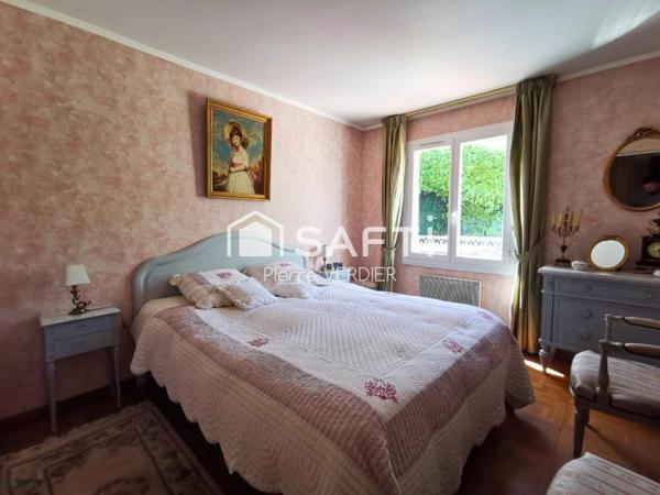 Grande maison composée de deux logements, garage, piscine