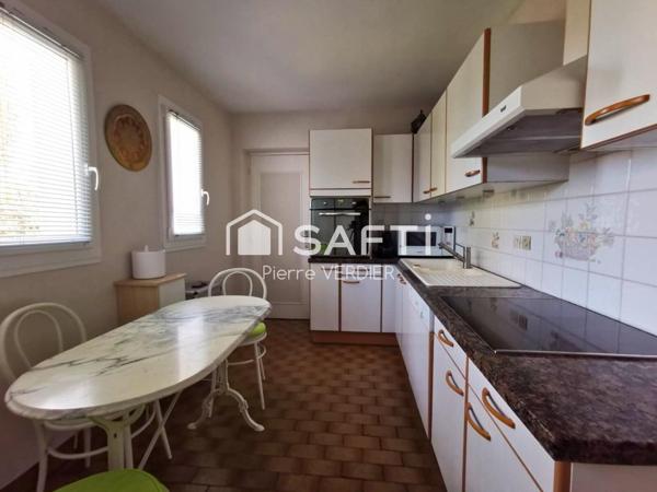 Grande maison composée de deux logements, garage, piscine