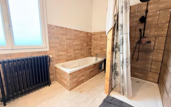 Maison à vendre    5 pièces •  Cazères-sur-l'Adour