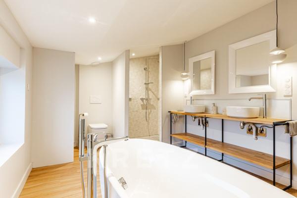 Propriété exceptionnelle entièrement rénovée de 7 chambres avec vue mer