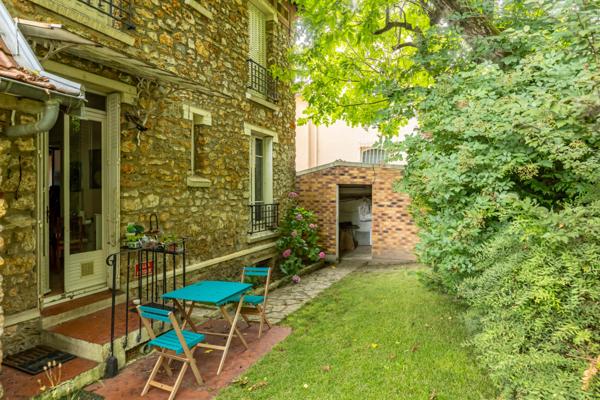 Belle meulière au calme, non mitoyenne, sans vis à vis et avec magnifique jardin.