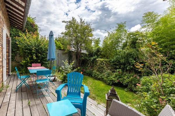 Belle meulière au calme, non mitoyenne, sans vis à vis et avec magnifique jardin.