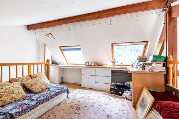 Belle meulière au calme, non mitoyenne, sans vis à vis et avec magnifique jardin.