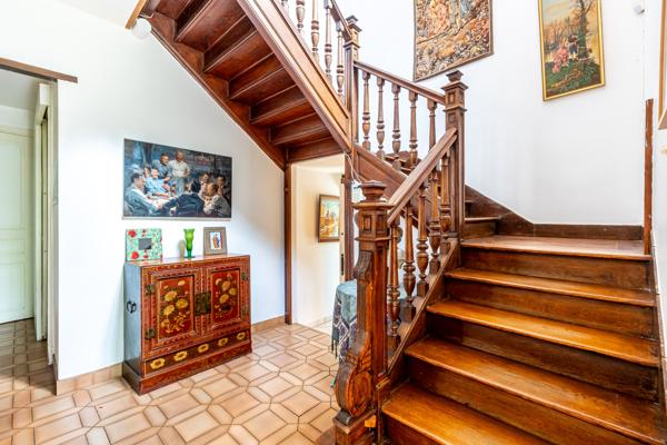 Belle meulière au calme, non mitoyenne, sans vis à vis et avec magnifique jardin.