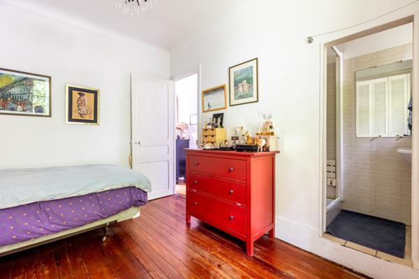 Belle meulière au calme, non mitoyenne, sans vis à vis et avec magnifique jardin.