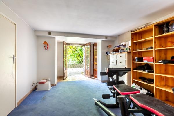 Belle meulière au calme, non mitoyenne, sans vis à vis et avec magnifique jardin.