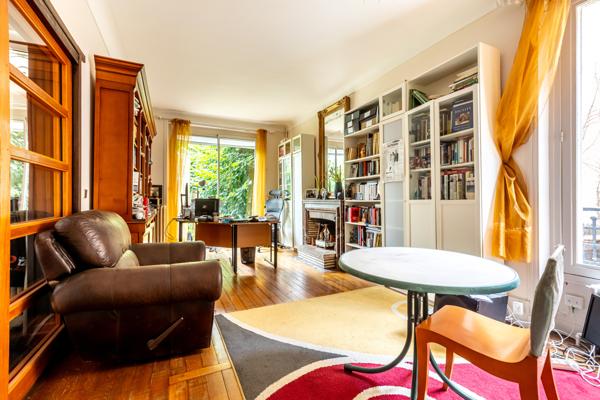 Belle meulière au calme, non mitoyenne, sans vis à vis et avec magnifique jardin.