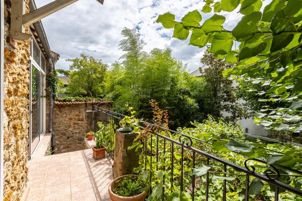 Belle meulière au calme, non mitoyenne, sans vis à vis et avec magnifique jardin.