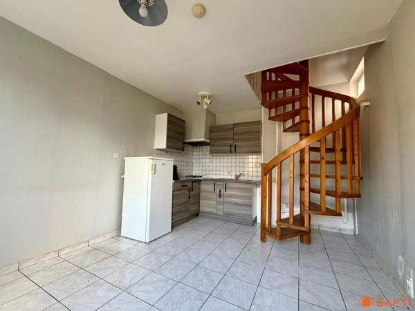 Maison de ville à rafraichir aux pieds du TEOR !