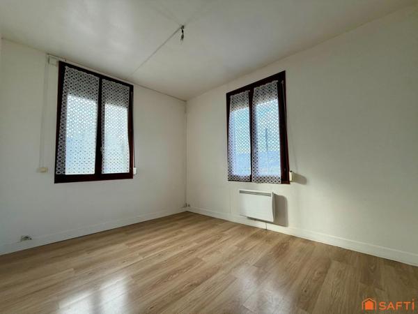 Maison de ville à rafraichir aux pieds du TEOR !