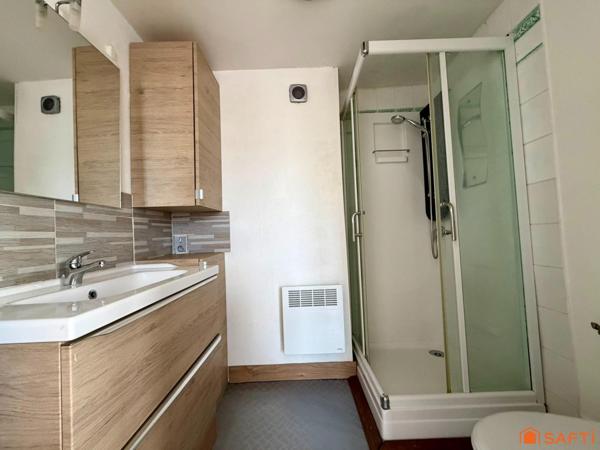 Maison de ville à rafraichir aux pieds du TEOR !