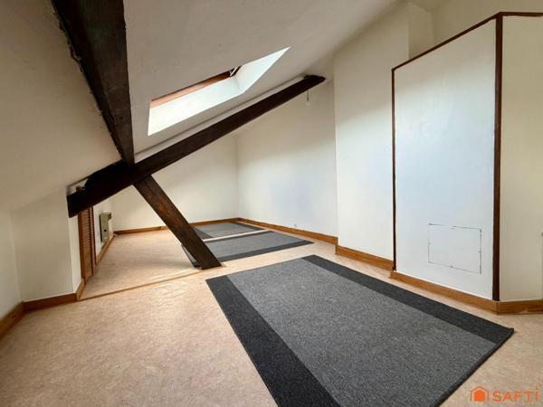 Maison de ville à rafraichir aux pieds du TEOR !