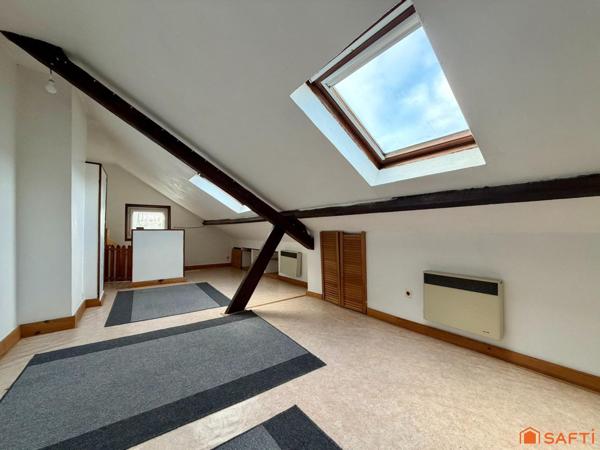 Maison de ville à rafraichir aux pieds du TEOR !