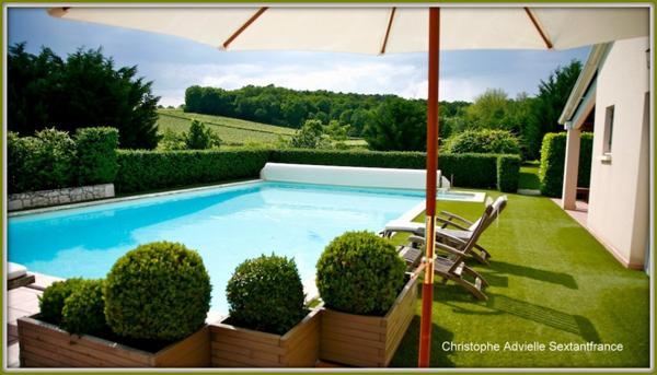 Superbe contemporaine de plain pied sur 1.3 ha de parc, grande piscine, prestations haut de gamme, golf des vigiers à 5 MN