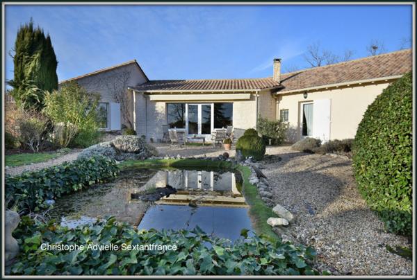 Superbe contemporaine de plain pied sur 1.3 ha de parc, grande piscine, prestations haut de gamme, golf des vigiers à 5 MN