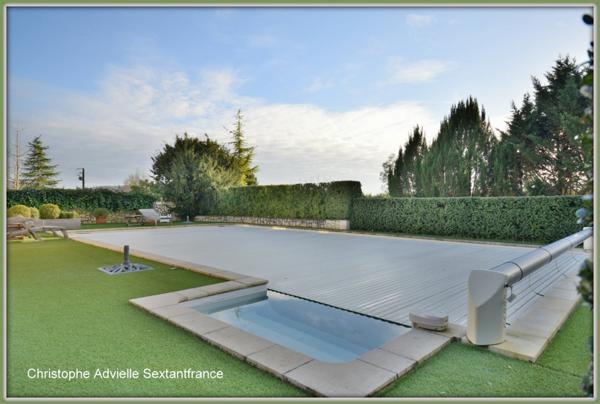 Superbe contemporaine de plain pied sur 1.3 ha de parc, grande piscine, prestations haut de gamme, golf des vigiers à 5 MN