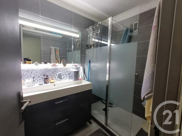 Appartement F4 à vendre  4 pièces - 71,17 m 2   SEPTEMES LES VALLONS  - 13