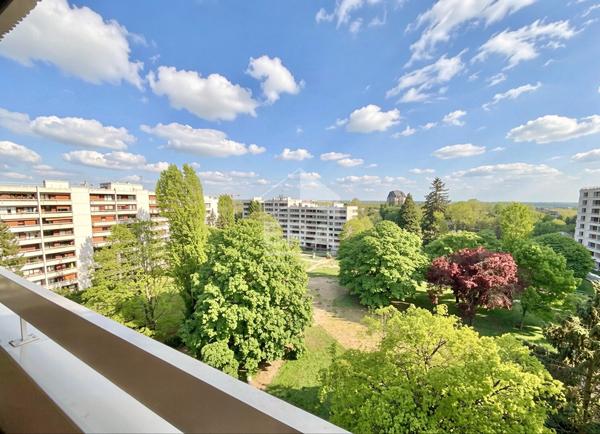 ORLÉANS, T3 DE 73 M², 7E ÉTAGE AVEC ASCENSEUR, BALCON PLEIN SUD, DPE C, PARKING ET CAVE