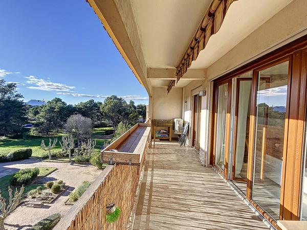 Rare a la vente, superbe duplex lumineux avec terrasse et vue degagee