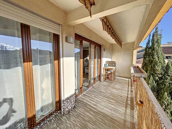 Rare a la vente, superbe duplex lumineux avec terrasse et vue degagee