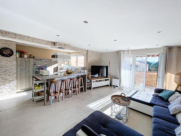 Rare a la vente, superbe duplex lumineux avec terrasse et vue degagee