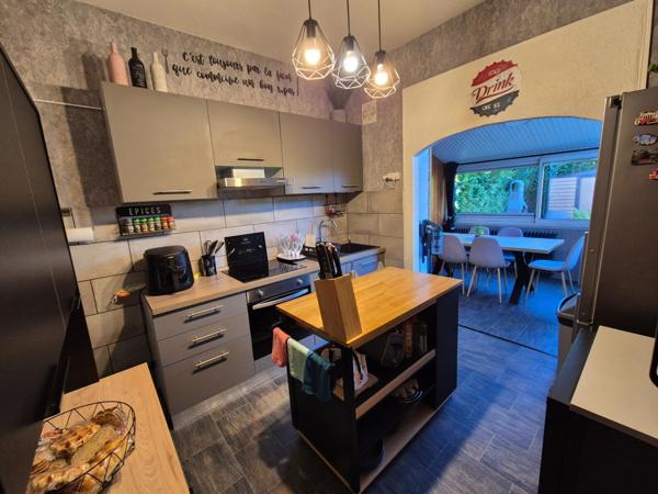 17100 - SAINTES - MAISON INDIVIDUELLE - JARDIN - PERGOLA - GARAGE - COSY - ZONE NON INONDABLE - QUARTIER LA GARE - SEBASTIEN DE BROUARD - LA FENÊTRE