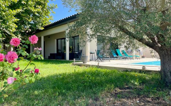 Maison à vendre    6 pièces •  Saint-Paul-Trois-Châteaux