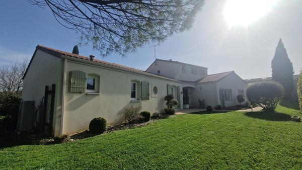 Maison - 7 pièces - 202 m²