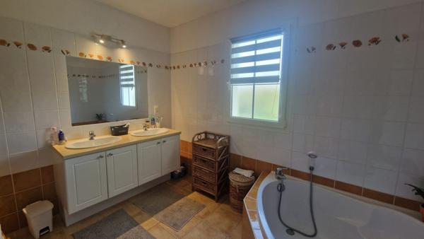 Maison - 7 pièces - 202 m²