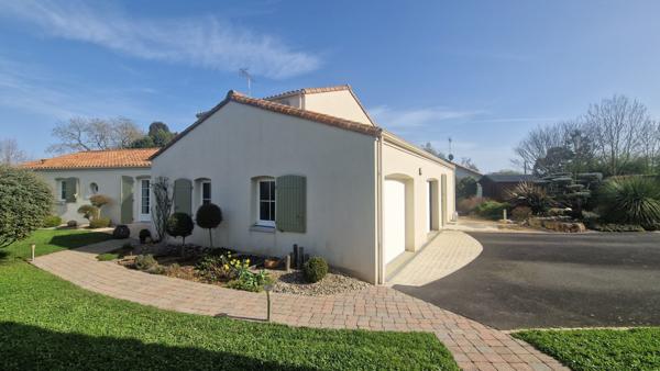 Maison - 7 pièces - 202 m²