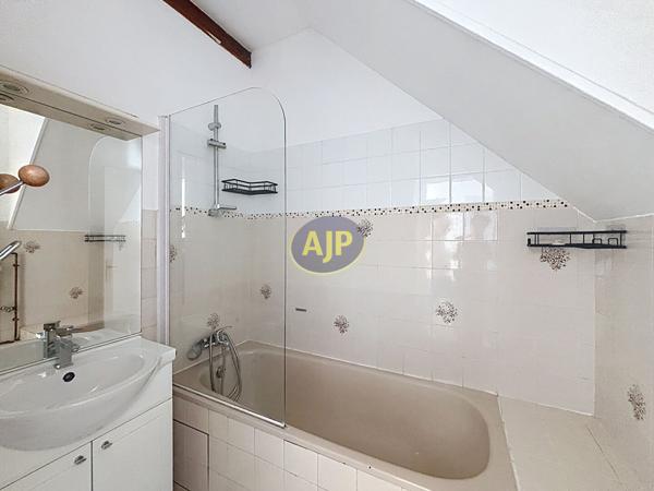 Appartement à louer Rochefort : 2 pièces, 44m² avec 1 chambre(s) à 595€ - AJP Immobilier Rochefort