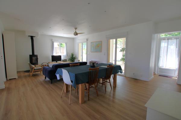 Lumineux plain-pied fraîchement rénové