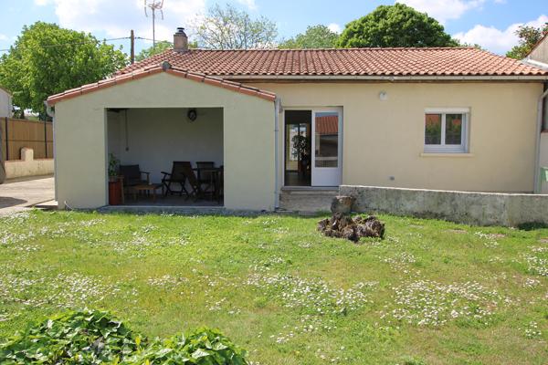 Lumineux plain-pied fraîchement rénové