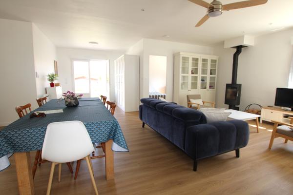 Lumineux plain-pied fraîchement rénové