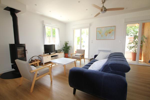 Lumineux plain-pied fraîchement rénové