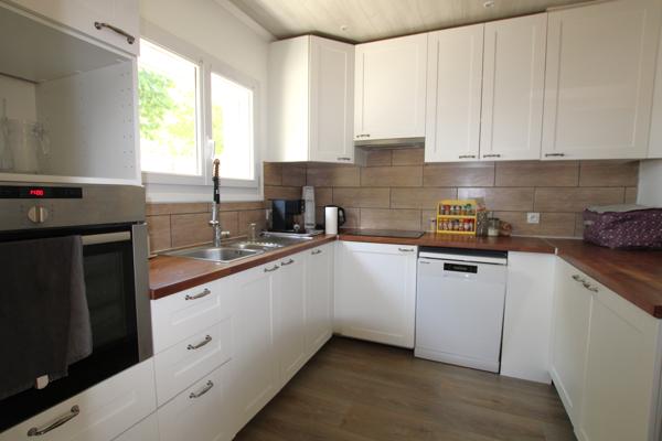 Lumineux plain-pied fraîchement rénové