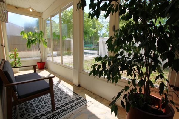 Lumineux plain-pied fraîchement rénové