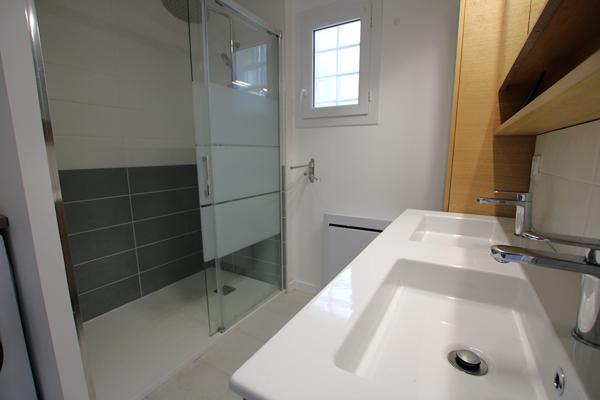 Lumineux plain-pied fraîchement rénové