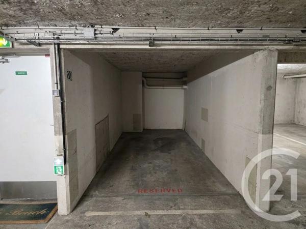 Parking à vendre  13 m 2   LA VARENNE ST HILAIRE  - 94