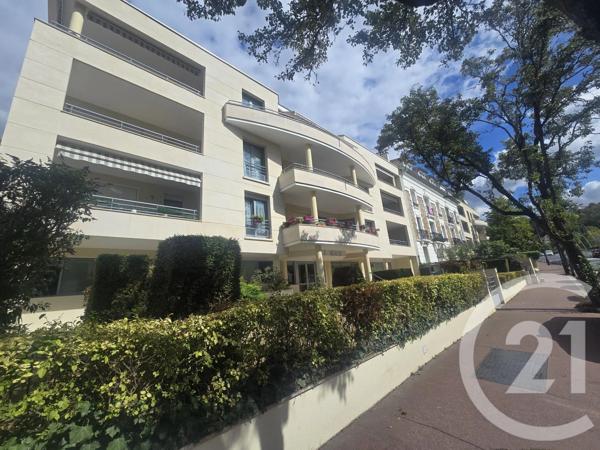 Parking à vendre  13 m 2   LA VARENNE ST HILAIRE  - 94