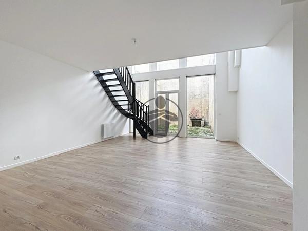 Location                                                      Appartement
                        
                     2 pièces                      55 m2                     à Saint-Quentin