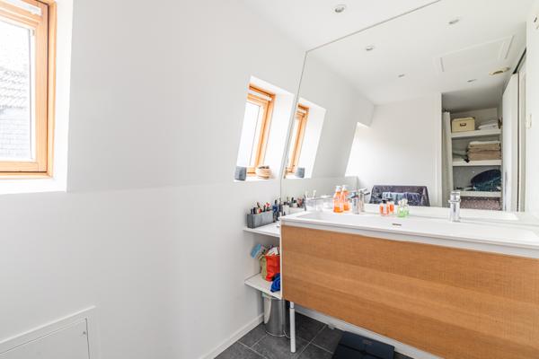 Boulogne-Billancourt – Superbe appartement familial rénové au dernier étage avec ascenseur