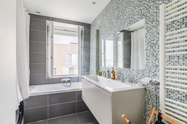 Boulogne-Billancourt – Superbe appartement familial rénové au dernier étage avec ascenseur