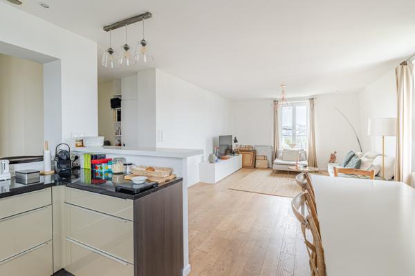 Boulogne-Billancourt – Superbe appartement familial rénové au dernier étage avec ascenseur