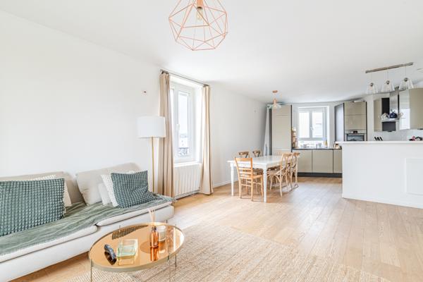 Boulogne-Billancourt – Superbe appartement familial rénové au dernier étage avec ascenseur