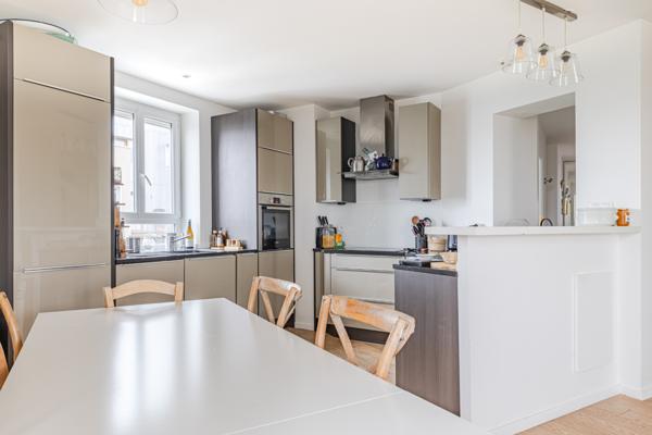 Boulogne-Billancourt – Superbe appartement familial rénové au dernier étage avec ascenseur