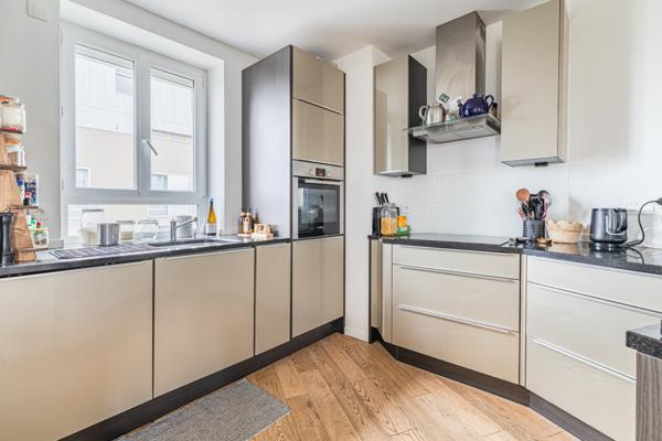 Boulogne-Billancourt – Superbe appartement familial rénové au dernier étage avec ascenseur