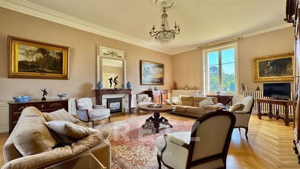 Chateau XIX au coeur d'un parc de 30 hectares