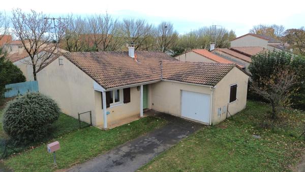 BUXEROLLES - PLAIN-PIED - PROCHE COMMODITÉS ET ÉCOLES - 100m² - 3 CHAMBRES