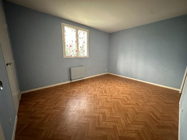 BUXEROLLES - PLAIN-PIED - PROCHE COMMODITÉS ET ÉCOLES - 100m² - 3 CHAMBRES